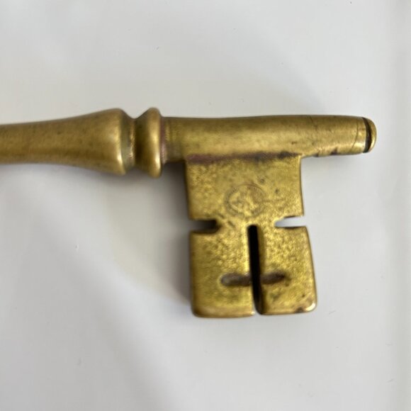 Vintage Virginia Metalcrafters Skeleton Key Paperweight Colonial Williamsburg - Picture 11 of 11